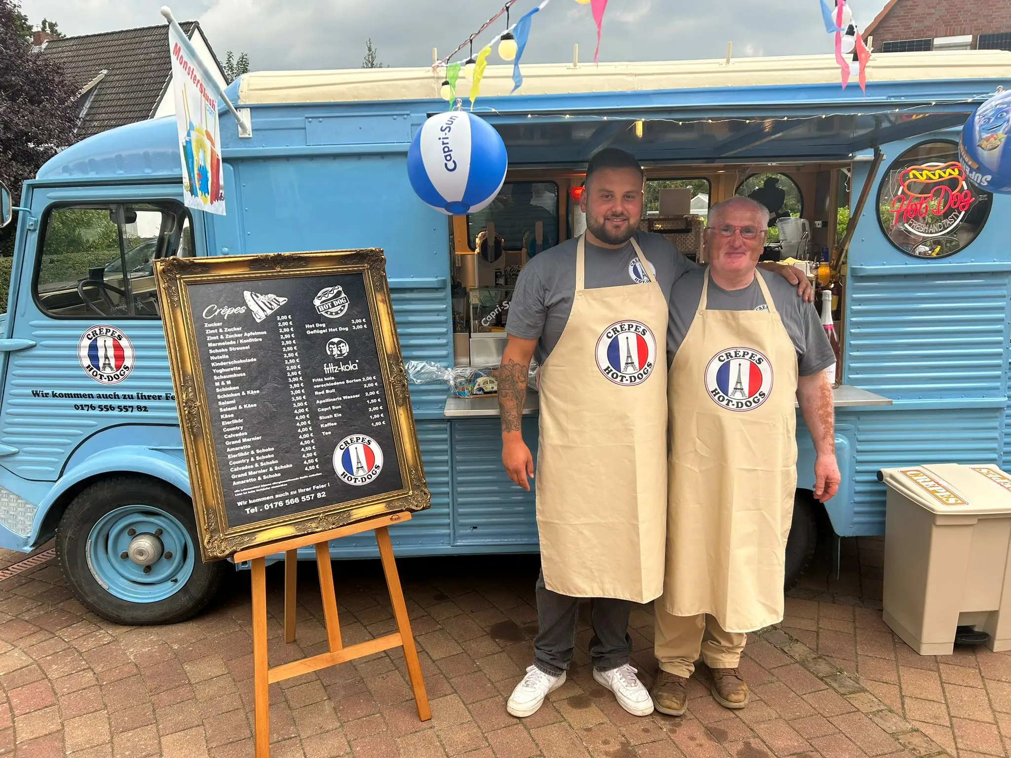 Geschäftsführer von Crepes und Hotdog wagen